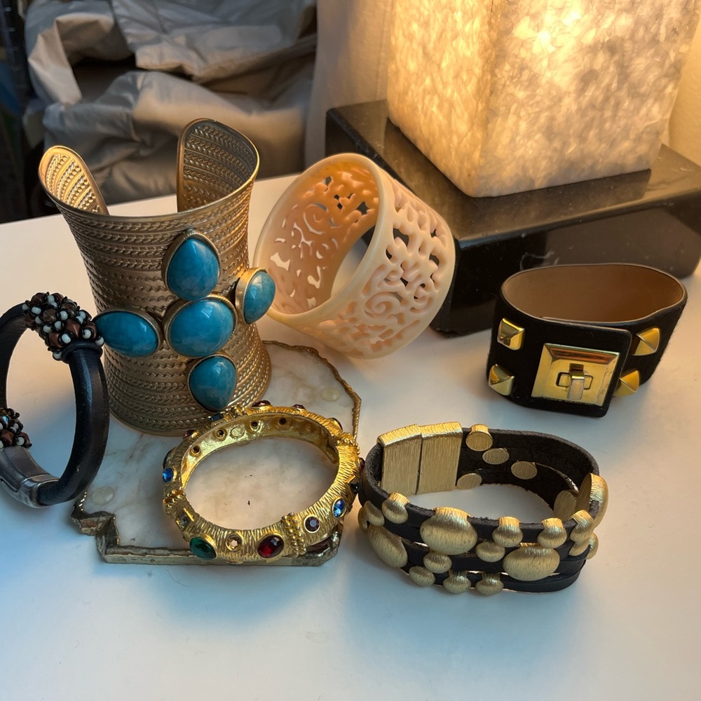 Chic Gold and Black Bracelet Collection